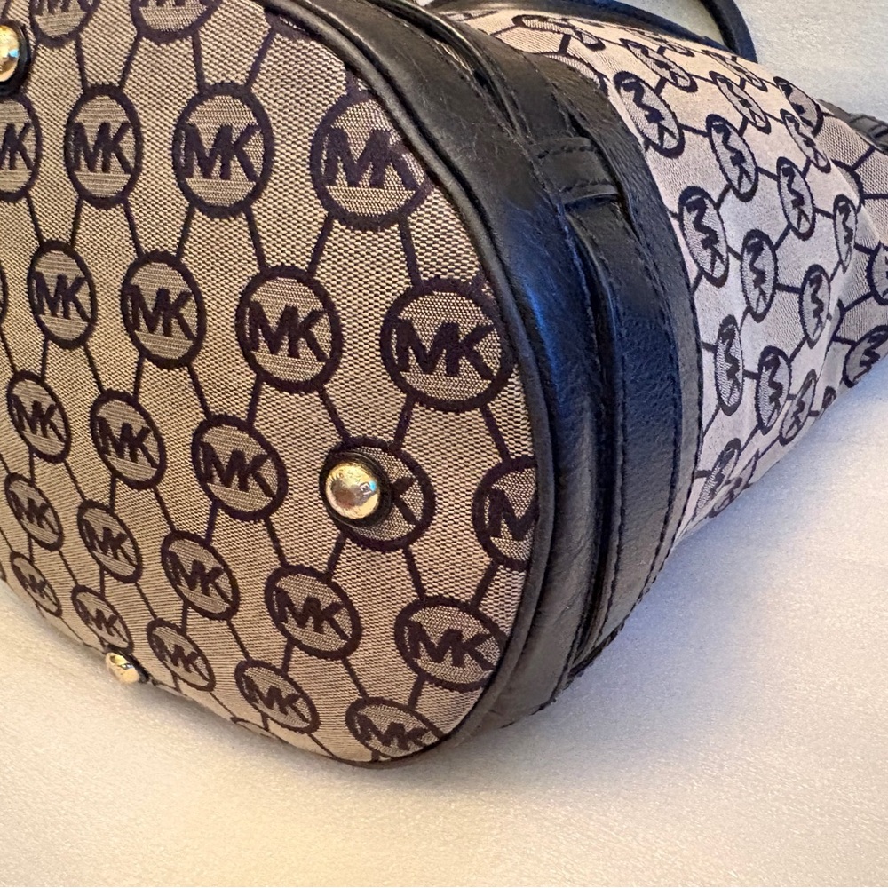 Michael Kors Signature Logo Bucket Tote | Belted Silhouette - Picture 15 of 16